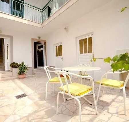 Dvor * Макарська